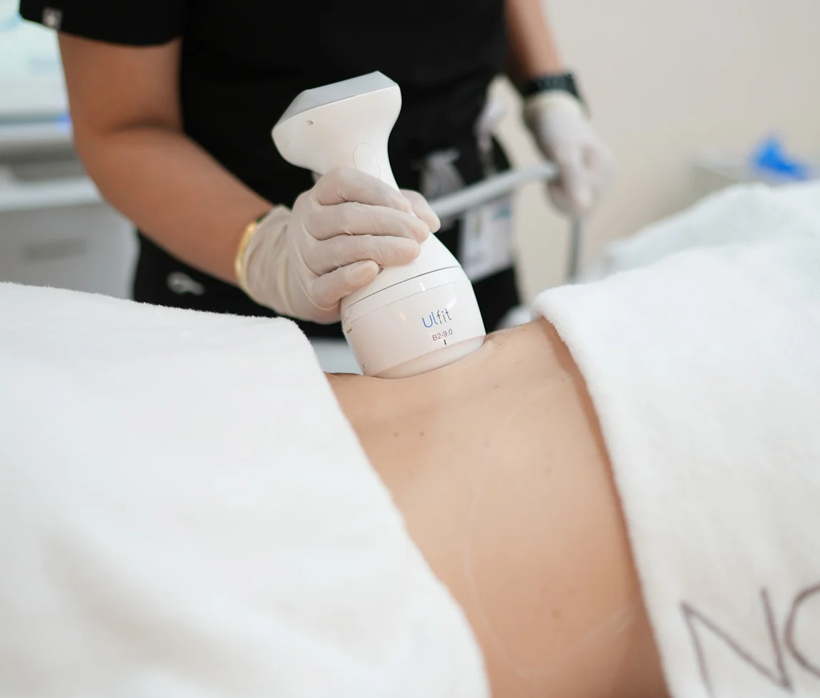 How Dubai’s Body Contouring Treatments Target Love Handles