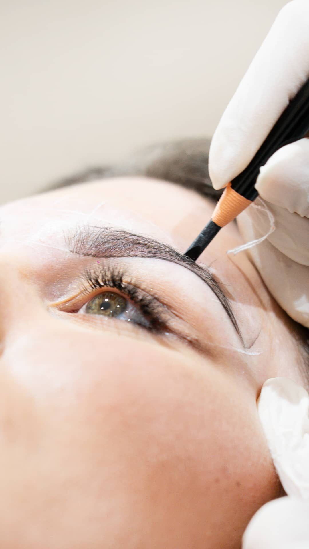 Microblading vs. Eyebrow Tattooing: Key Differences